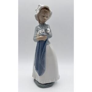 Lladro Nao #241 Girl Holding Puppy Dog in Blanket Porcelain Figurine 10” Spain